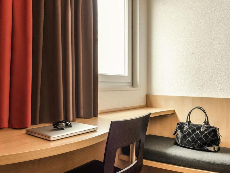 Ibis Budget - Porte De Баньоле Экстерьер фото