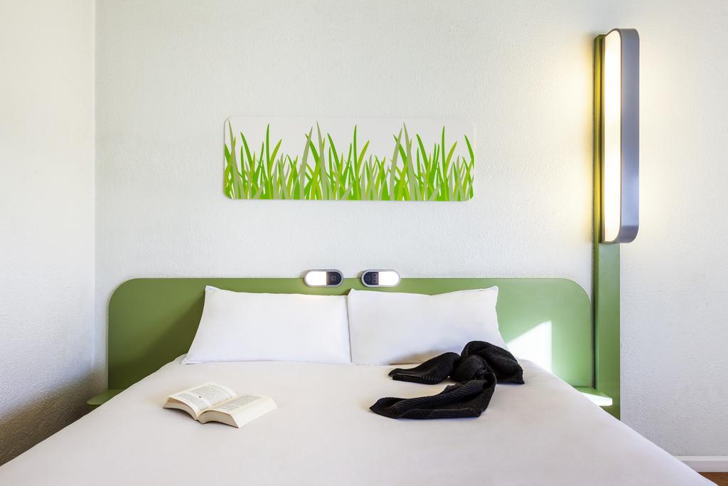 Ibis Budget - Porte De Баньоле Экстерьер фото