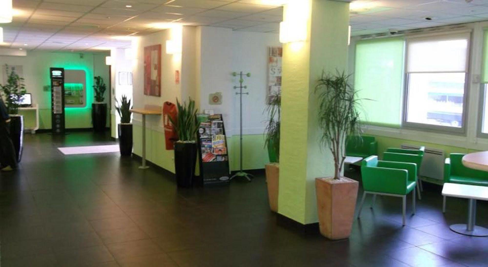 Ibis Budget - Porte De Баньоле Экстерьер фото